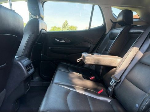 Used 2022 GMC Terrain SLT FWD image 13