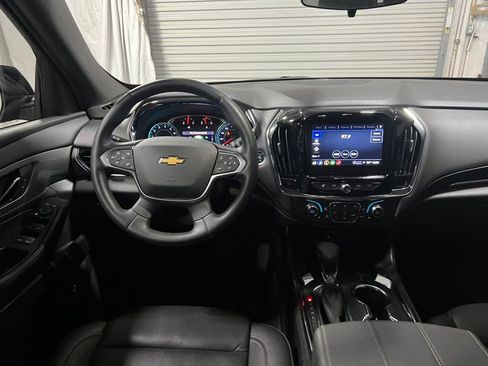 Used 2023 Chevrolet Traverse LT image 18