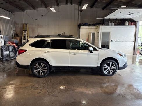 Used 2018 Subaru Outback 2.5i Limited AWD/4WD image 8