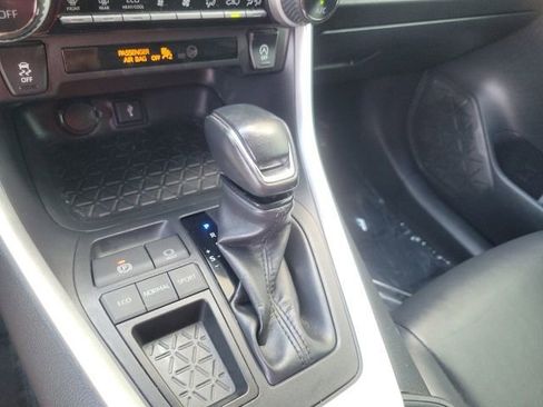 Used 2020 Toyota RAV4 XLE Premium FWD image 21
