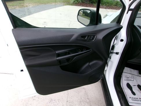 Used 2017 Ford Transit Connect XL image 9