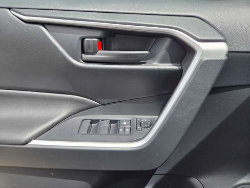 Certified 2025 Toyota RAV4 LE AWD/4WD image 22