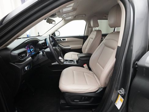 Used 2023 Ford Explorer XLT w/ Equipment Group 202A image 7
