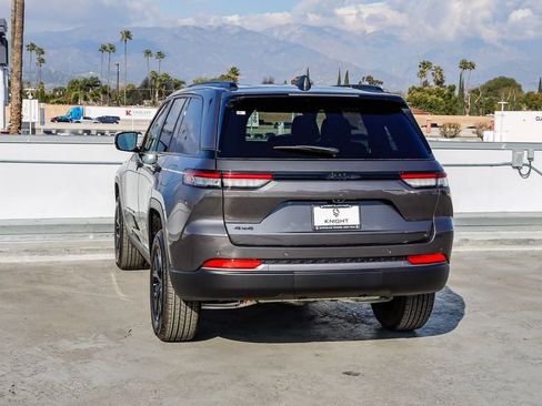 New 2026 Jeep Grand Cherokee Altitude image 7