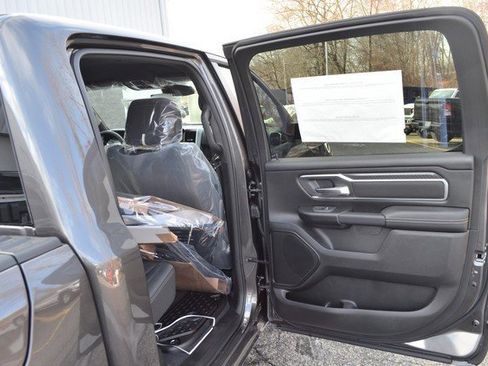 New 2026 RAM 1500 4x4 Crew Cab image 31