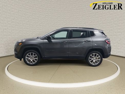 Used 2022 Jeep Compass Latitude image 8