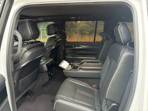Used 2023 Jeep Grand Wagoneer Series II AWD/4WD image 21