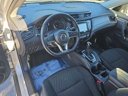 Used 2019 Nissan Rogue SV w/ Sun & Sound Touring Package image 16