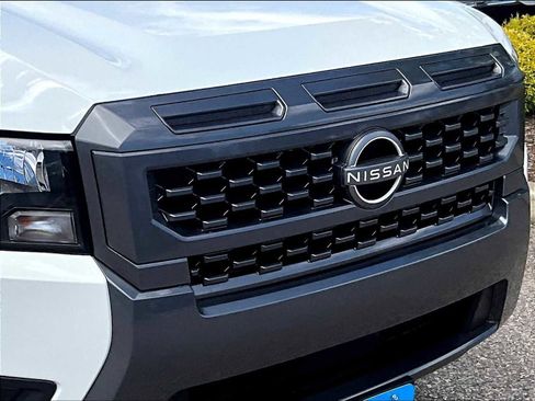 Used 2025 Nissan Frontier SV image 31