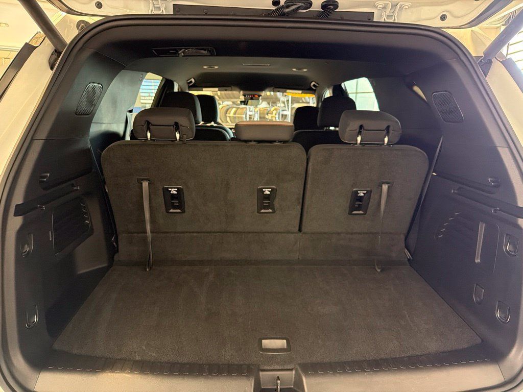 Used 2026 Chevrolet Traverse LT w/ Driver Confidence Package AWD/4WD image 28