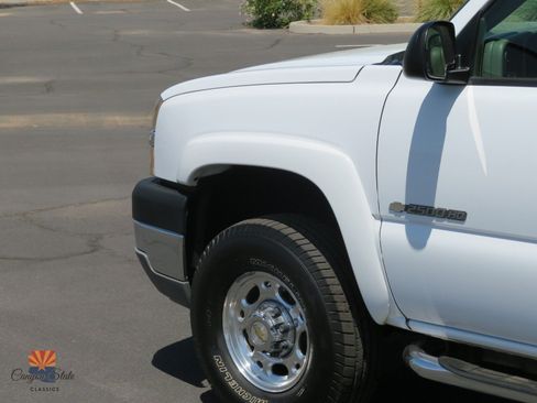 Used 2004 Chevrolet Silverado 2500 LT w/ Skid Plate Package AWD/4WD image 14