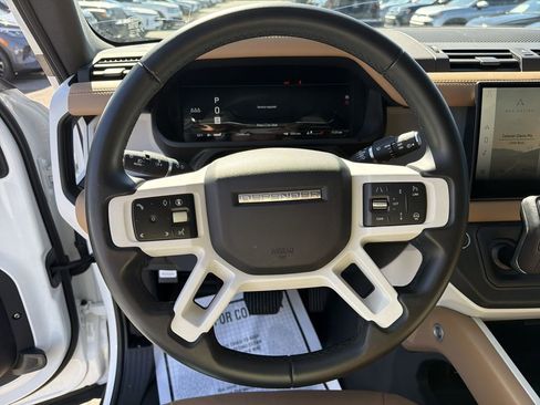 Used 2025 Land Rover Defender 110 S image 22