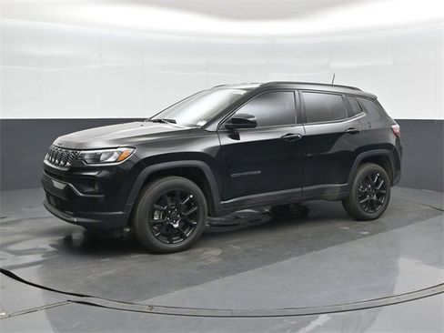 New 2026 Jeep Compass Latitude w/ Mopar Graphics Package image 4