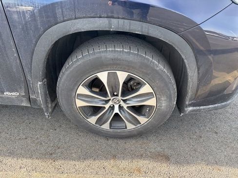 Used 2021 Toyota Highlander XLE image 9