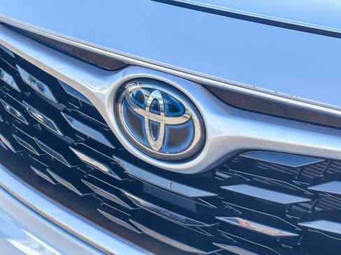 Used 2022 Toyota Highlander Bronze Edition image 10