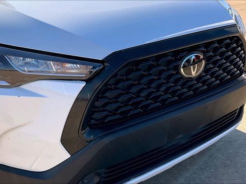 Used 2023 Toyota Corolla Cross LE image 28