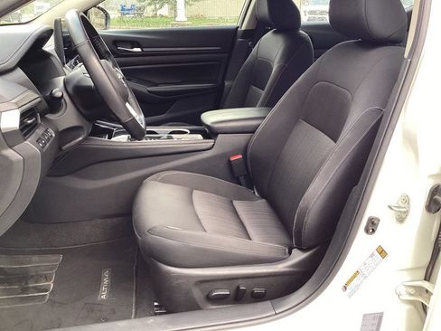 Used 2024 Nissan Altima 2.5 SV w/ SV Premium Package FWD image 14