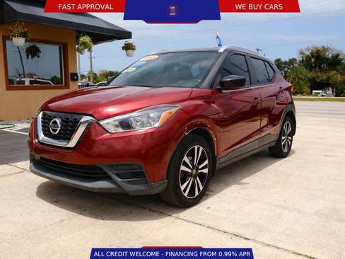 Used 2019 Nissan Kicks SV FWD image 1
