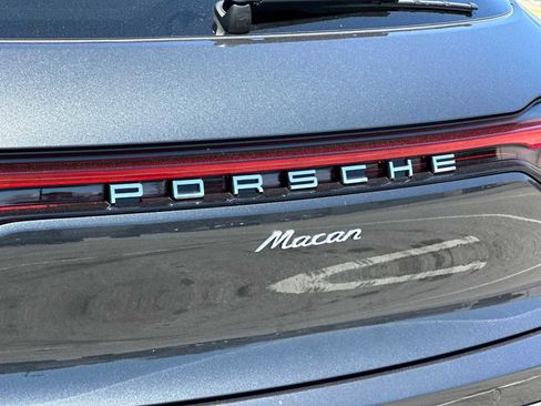 Used 2025 Porsche Macan image 25