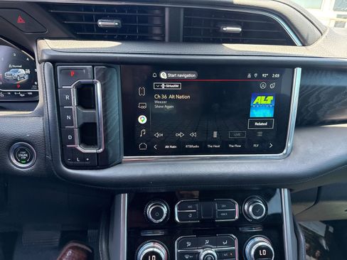 Used 2022 GMC Yukon XL Denali AWD/4WD image 23