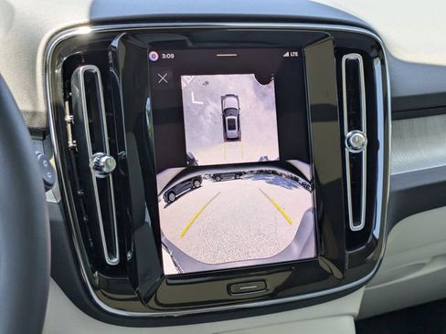 New 2026 Volvo XC40 B5 Ultra w/ Protection Package Premier AWD/4WD image 22