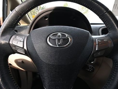 Used 2011 Toyota Venza Base w/ Comfort Pkg image 11