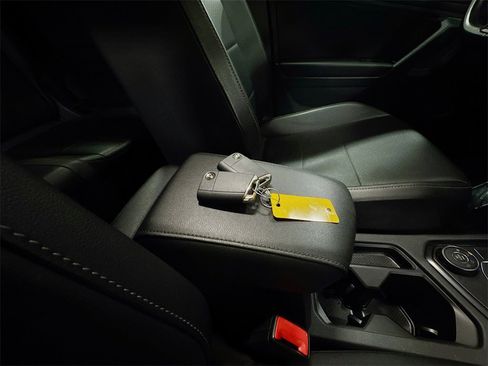 Used 2019 Volkswagen Tiguan SE w/ Panoramic Sunroof Package image 42