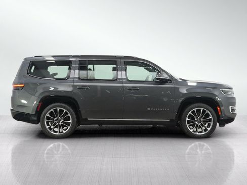 Used 2022 Jeep Wagoneer Series III w/ Premium Group I AWD/4WD image 6