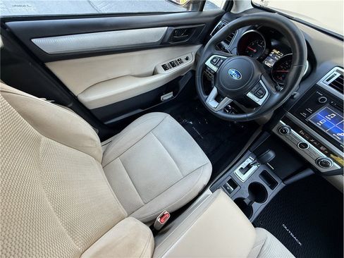 Used 2017 Subaru Outback 2.5i AWD/4WD image 7
