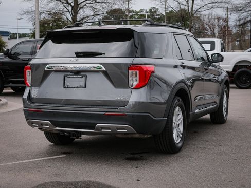 Used 2022 Ford Explorer XLT w/ Equipment Group 202A image 10