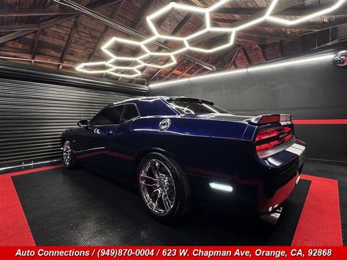 Used 2014 Dodge Challenger SRT8 RWD image 4