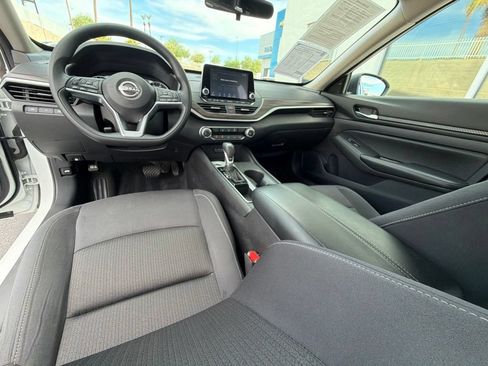 Used 2025 Nissan Altima 2.5 SV FWD image 28