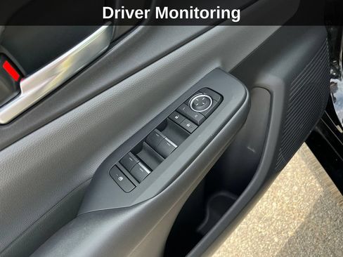 Used 2023 Toyota Prius XLE AWD/4WD image 15