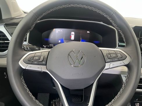 New 2025 Volkswagen Taos SE image 21