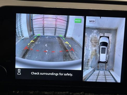 Used 2024 Nissan Pathfinder Platinum w/ Cargo Package image 5