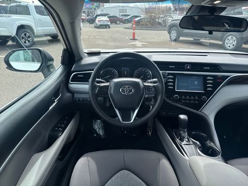 Used 2018 Toyota Camry LE image 11