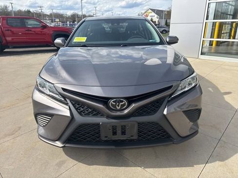 Used 2019 Toyota Camry SE image 2