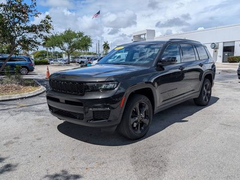 Used 2024 Jeep Grand Cherokee L Limited w/ Luxury Tech Group II image 3