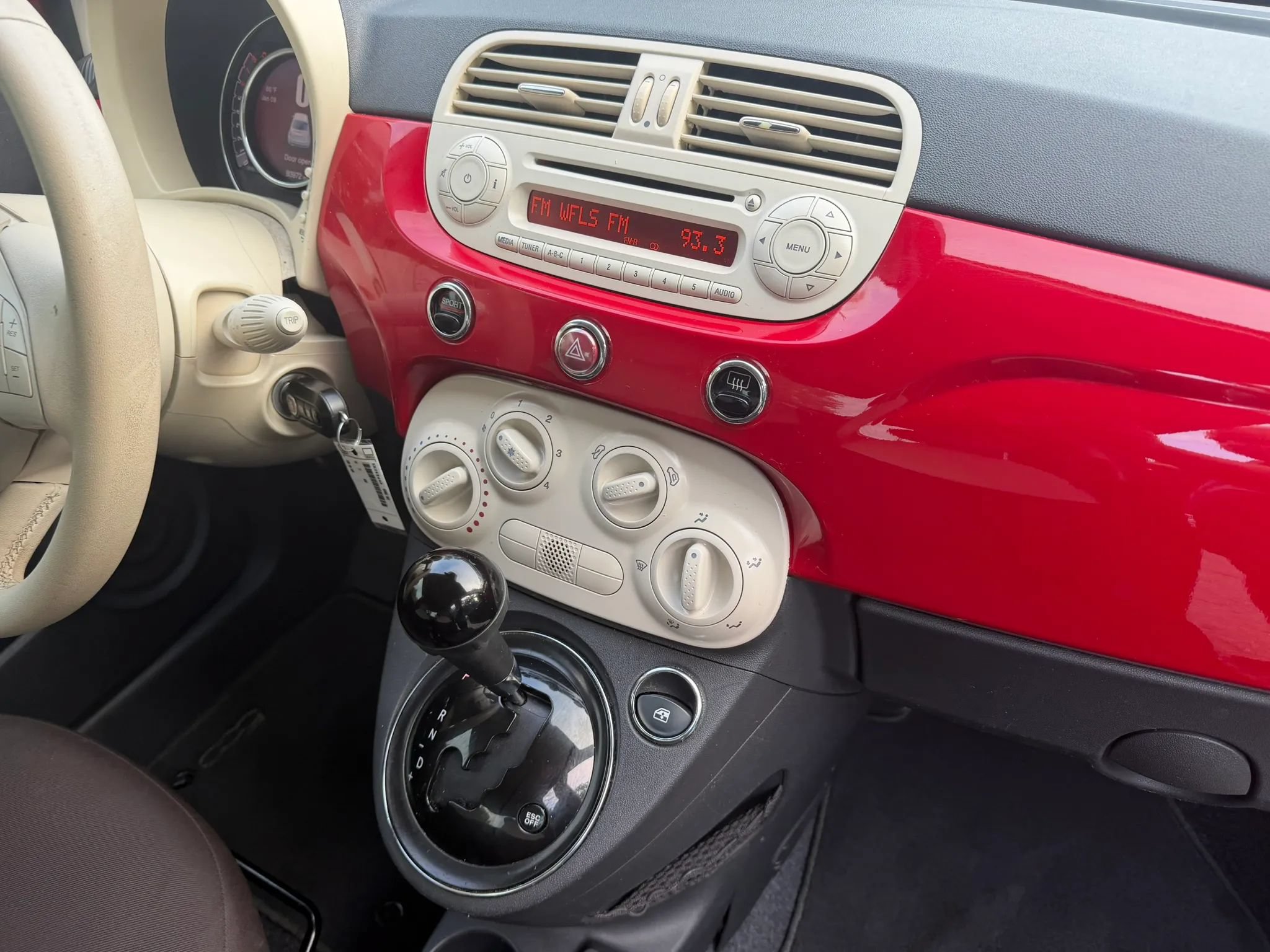 Used 2015 FIAT 500 Pop FWD image 12