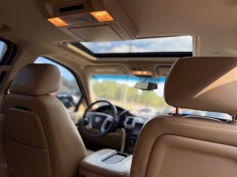 Used 2013 Cadillac Escalade Premium image 9