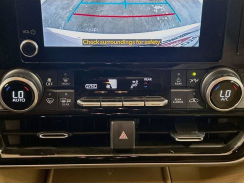 Used 2023 Toyota Highlander XLE FWD image 13