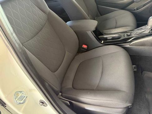 Used 2021 Toyota Corolla LE image 8
