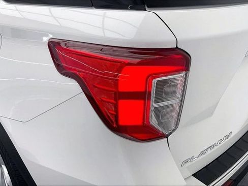 Used 2021 Ford Explorer Platinum w/ Equipment Group 601A AWD/4WD image 30