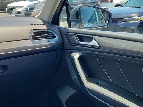 Used 2023 Volkswagen Tiguan SE FWD image 4