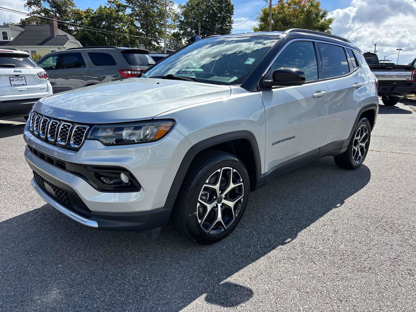Certified 2025 Jeep Compass Limited AWD/4WD image 7