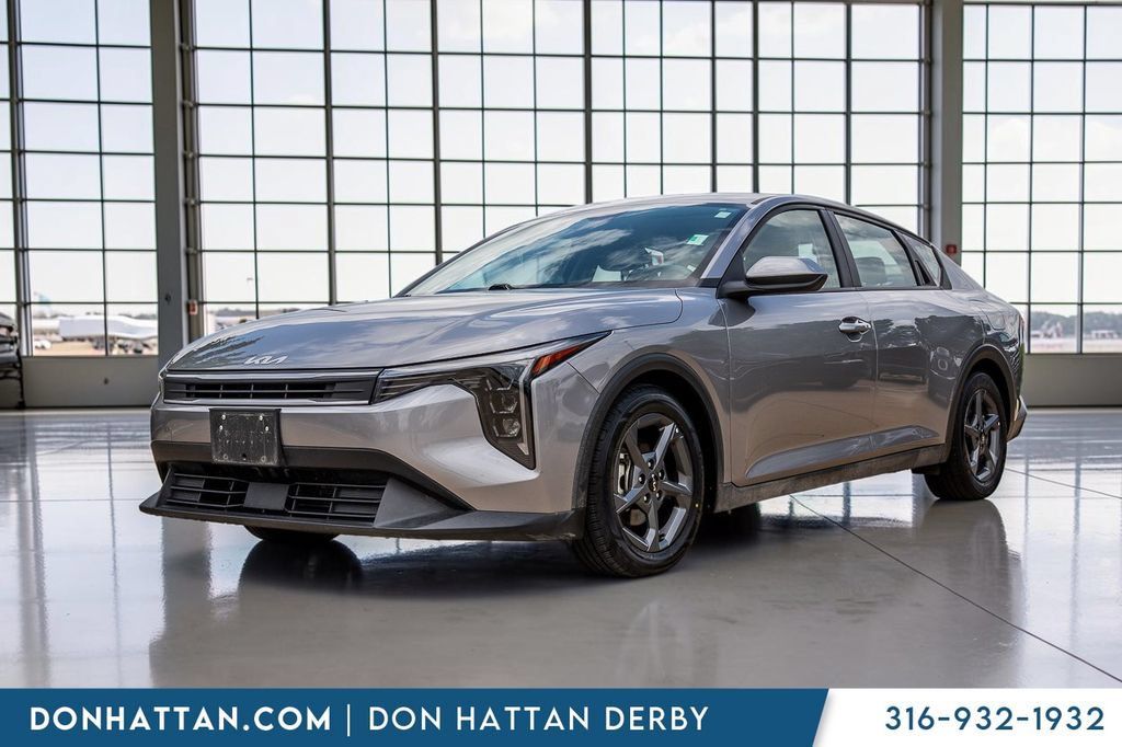 Used 2025 Kia K4 FWD image 1