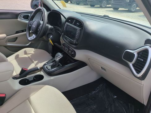 Used 2022 Kia Soul LX w/ Technology Package image 40