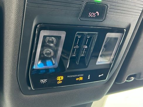 Used 2024 Volkswagen Atlas Cross Sport SEL Premium R-Line image 35