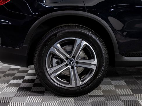 Used 2019 Mercedes-Benz GLC 300 4MATIC w/ Premium Package image 37