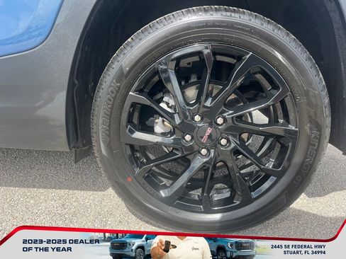 Used 2024 GMC Terrain SLE w/ Driver Convenience Package image 9